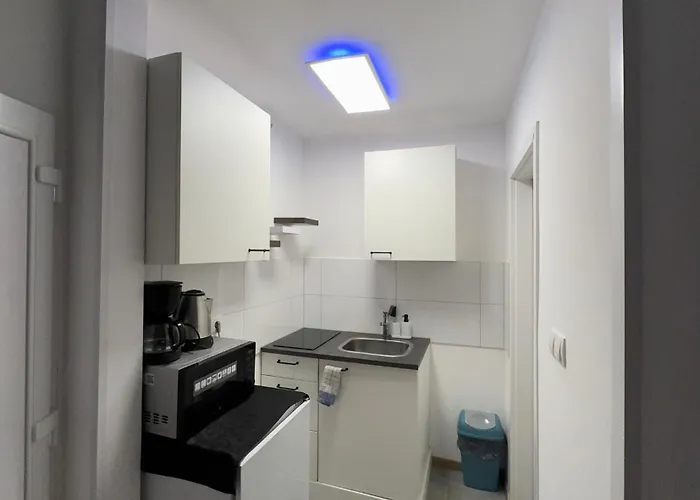 Easy * Κόμπλεντς